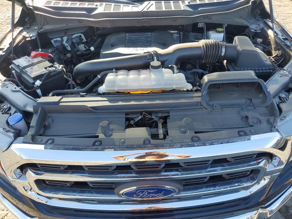 2023 FORD F150 SuperCrew — Engine bay
