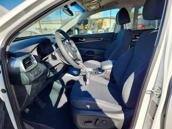 2019 KIA SORENTO L, LX, S — DENT