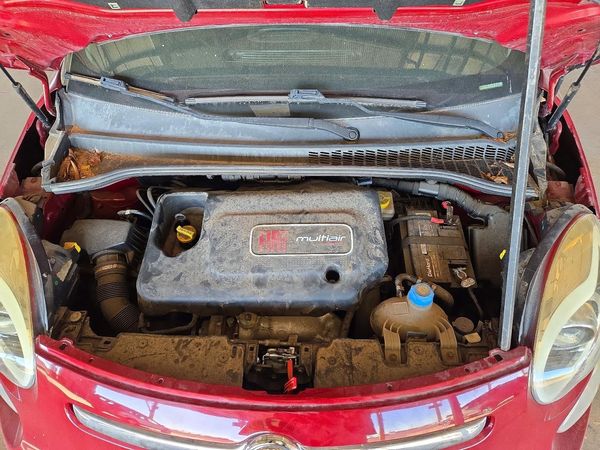 2015 FIAT 500 EASY(US), SPORT (CAN) — Engine bay