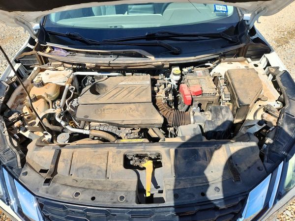 2023 NISSAN ROGUE SV — Engine bay