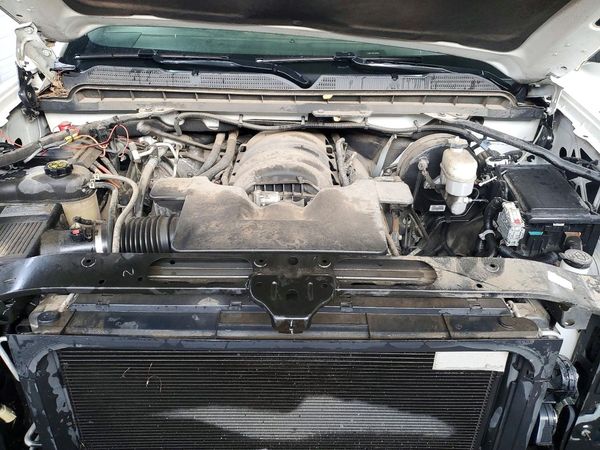 2019 CHEVROLET SILVERADO — Engine bay