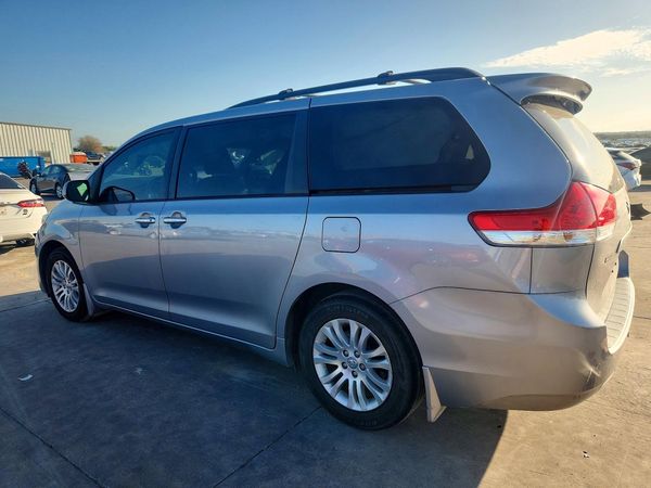 2013 TOYOTA SIENNA — DSRA