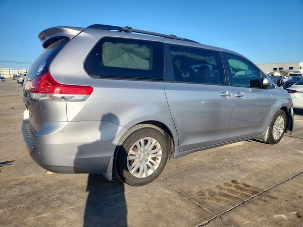 2013 TOYOTA SIENNA — PSRA