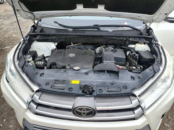 2018 TOYOTA HIGHLANDER SE/XLE — Engine bay