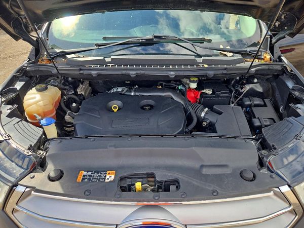 2017 FORD EDGE SEL — Engine bay