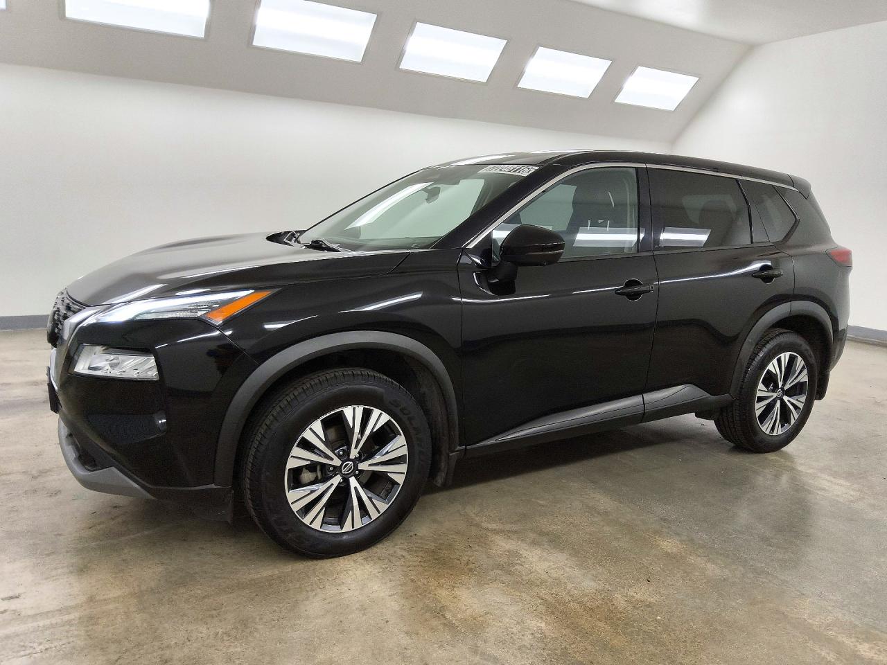 2021 NISSAN ROGUE SV — Front 3/4