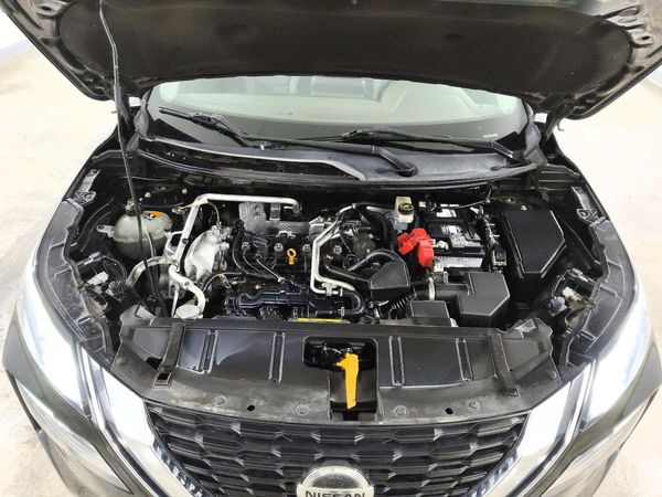 2021 NISSAN ROGUE SV — Engine bay