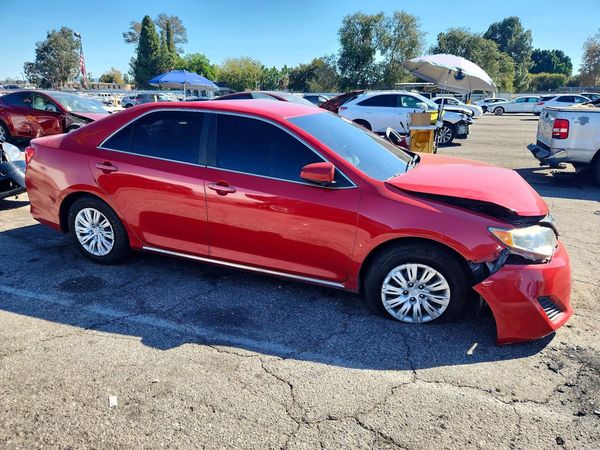 2014 TOYOTA CAMRY — Passenger 3/4