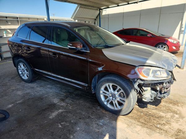 2015 VOLVO XC60 Premier (non R design) — Passenger 3/4