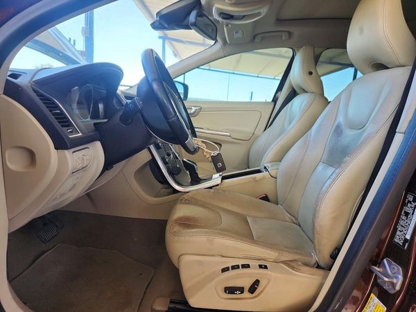 2015 VOLVO XC60 Premier (non R design) — DENT