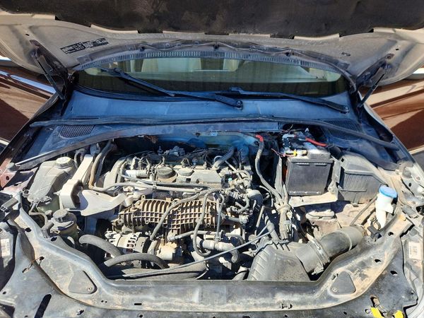 2015 VOLVO XC60 Premier (non R design) — Engine bay