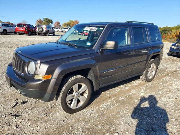 2014 JEEP PATRIOT Latitude — Front 3/4