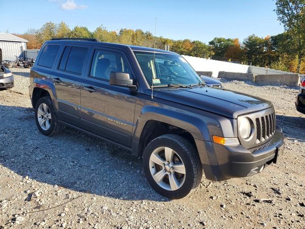 2014 JEEP PATRIOT Latitude — Passenger 3/4