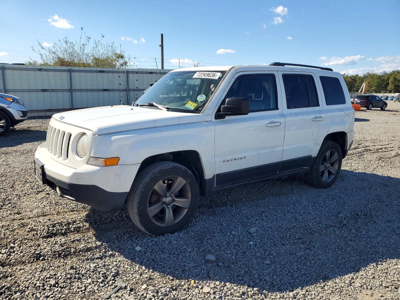 2015 JEEP PATRIOT Latitude — Front 3/4