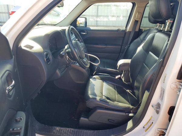 2015 JEEP PATRIOT Latitude — DENT