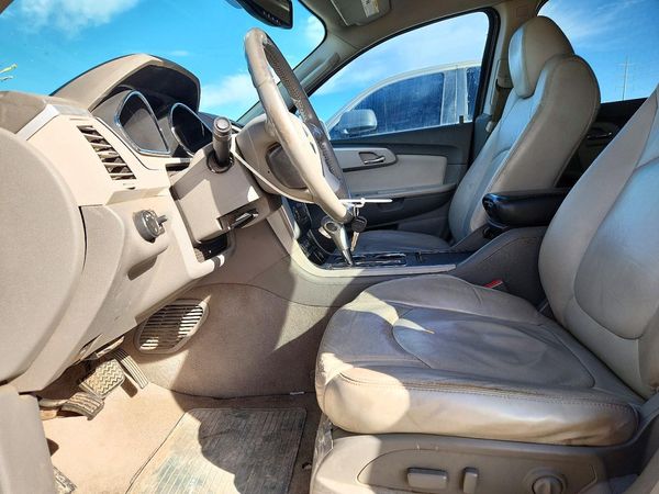 2012 CHEVROLET TRAVERSE 2LT — DENT