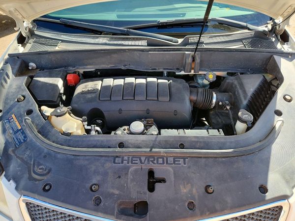2012 CHEVROLET TRAVERSE 2LT — Engine bay