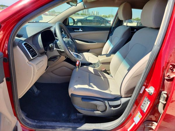 2021 HYUNDAI TUCSON SE — DENT