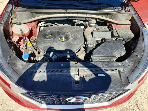 2021 HYUNDAI TUCSON SE — Engine bay