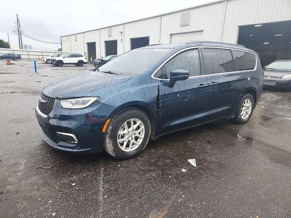 2022 CHRYSLER PACIFICA Touring L — Front 3/4