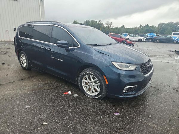 2022 CHRYSLER PACIFICA Touring L — Passenger 3/4