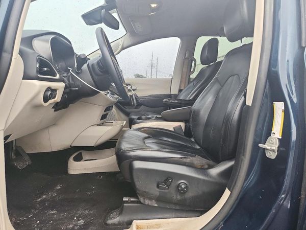 2022 CHRYSLER PACIFICA Touring L — DENT
