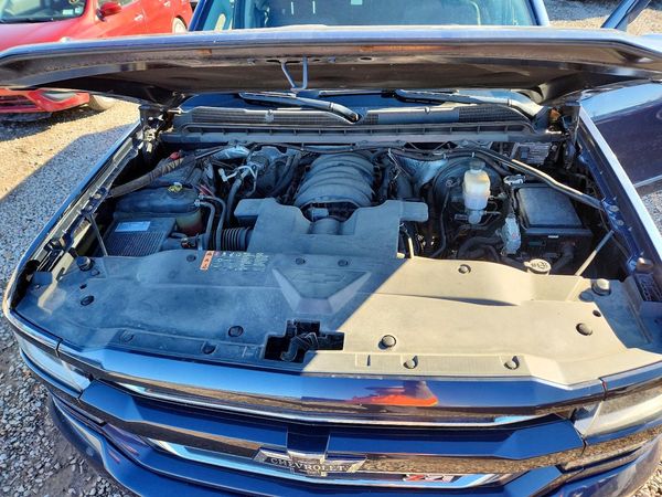2018 CHEVROLET SILVERADO LTZ — Engine bay