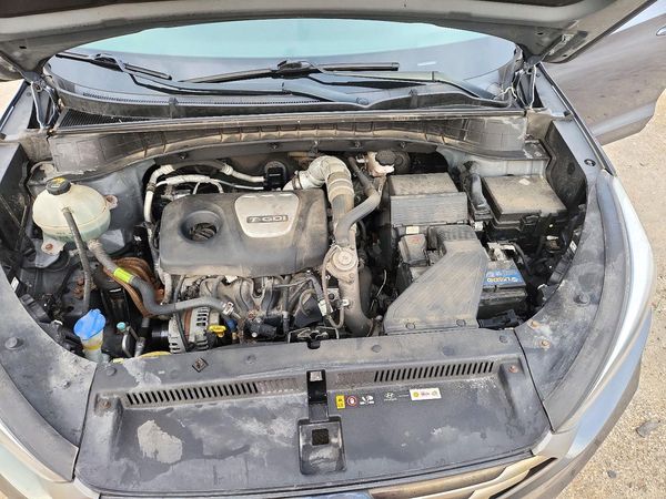 2018 HYUNDAI TUCSON — Engine bay