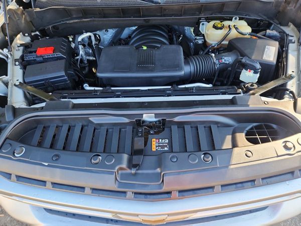 2020 CHEVROLET SILVERADO LT — Engine bay