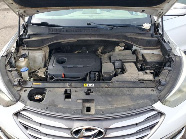 2017 HYUNDAI SANTA FE — Engine bay