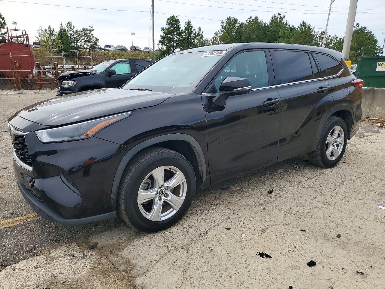 2022 TOYOTA HIGHLANDER L — Front 3/4