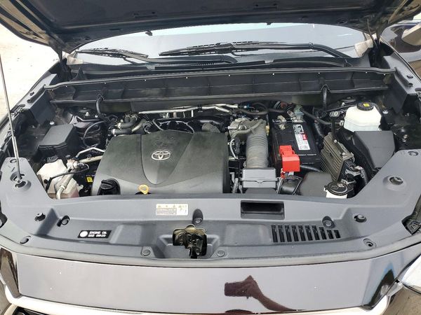2022 TOYOTA HIGHLANDER L — Engine bay