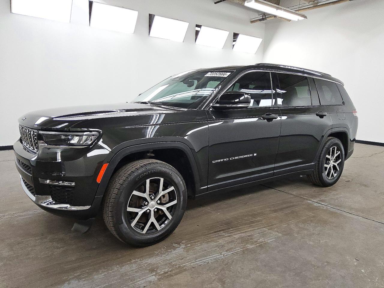 2023 JEEP GRAND CHEROKEE Limited — Front 3/4