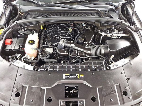 2023 JEEP GRAND CHEROKEE Limited — Engine bay