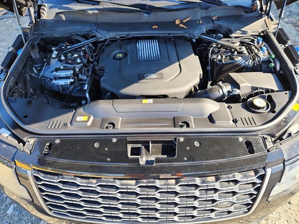 2020 LAND ROVER RANGE ROVER HSE — Engine bay