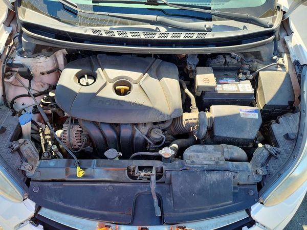 2013 HYUNDAI ELANTRA — Engine bay