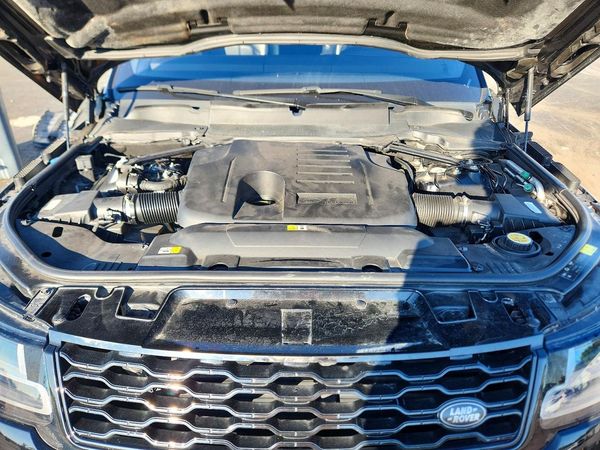 2020 LAND ROVER RANGEROVER SE — Engine bay