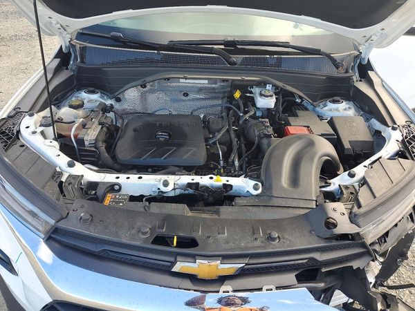 2022 CHEVROLET TRAILBLAZE LT — Engine bay