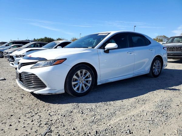2019 TOYOTA CAMRY L/LE/SE/XLE — Front 3/4