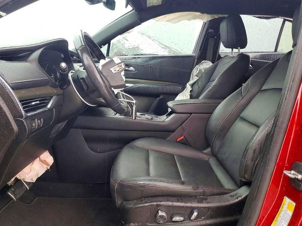 2019 CADILLAC XT4 — DENT