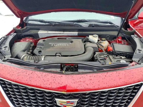 2019 CADILLAC XT4 — Engine bay