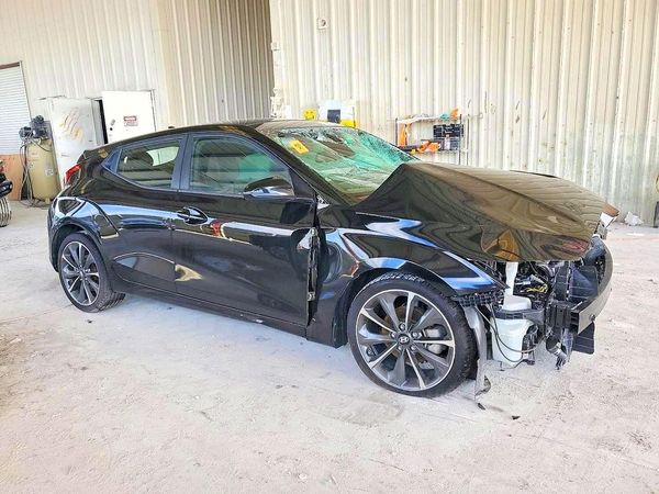 2020 HYUNDAI VELOSTER 2.0L and 2.0L Premium — Passenger 3/4
