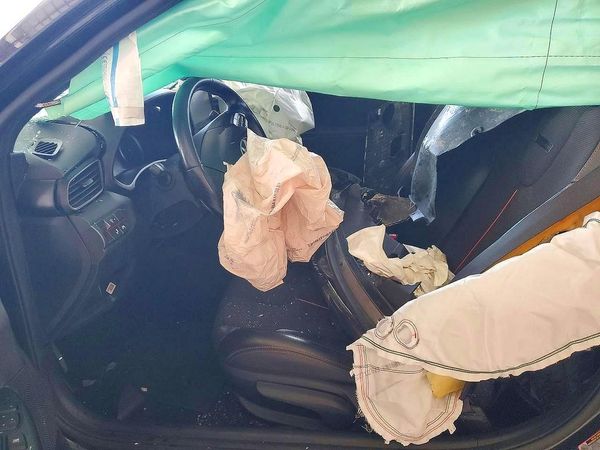 2020 HYUNDAI VELOSTER 2.0L and 2.0L Premium — DENT