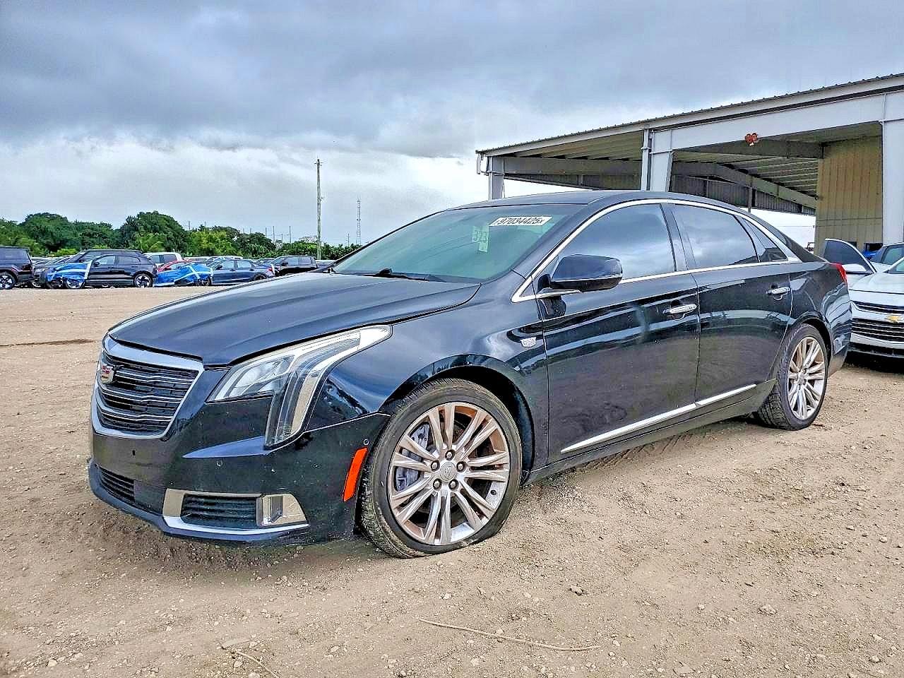 2018 CADILLAC XTS Luxury — Front 3/4