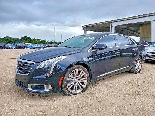 2018 CADILLAC XTS Luxury — Front 3/4