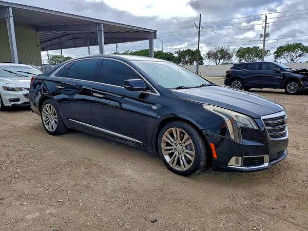2018 CADILLAC XTS Luxury — Passenger 3/4