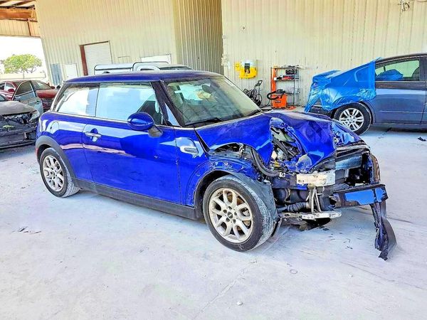 2019 MINI COOPER — Passenger 3/4