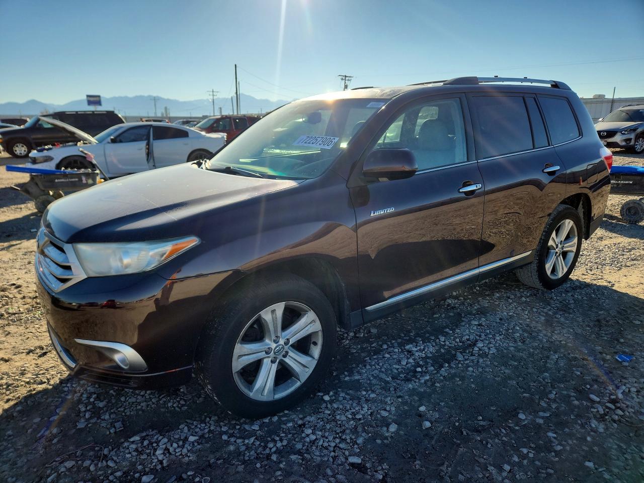 2013 TOYOTA HIGHLANDER Base/Hybrid — Front 3/4