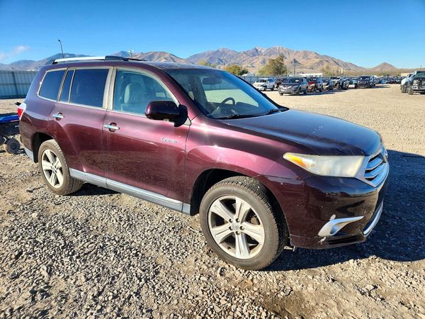 2013 TOYOTA HIGHLANDER Base/Hybrid — Passenger 3/4