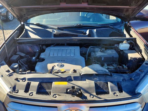 2013 TOYOTA HIGHLANDER Base/Hybrid — Engine bay